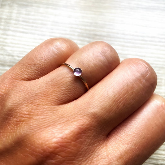 bague-fine-ronde-amethyste-plaque-or-zoom