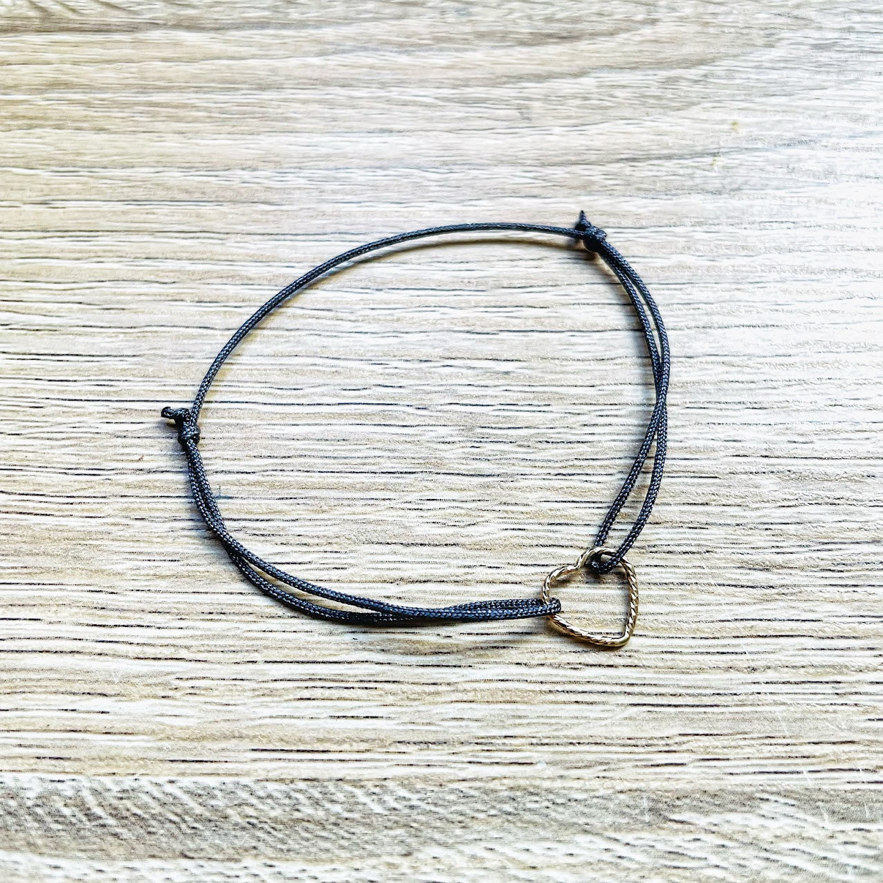 bracelet-cœur-gris-plaque-or