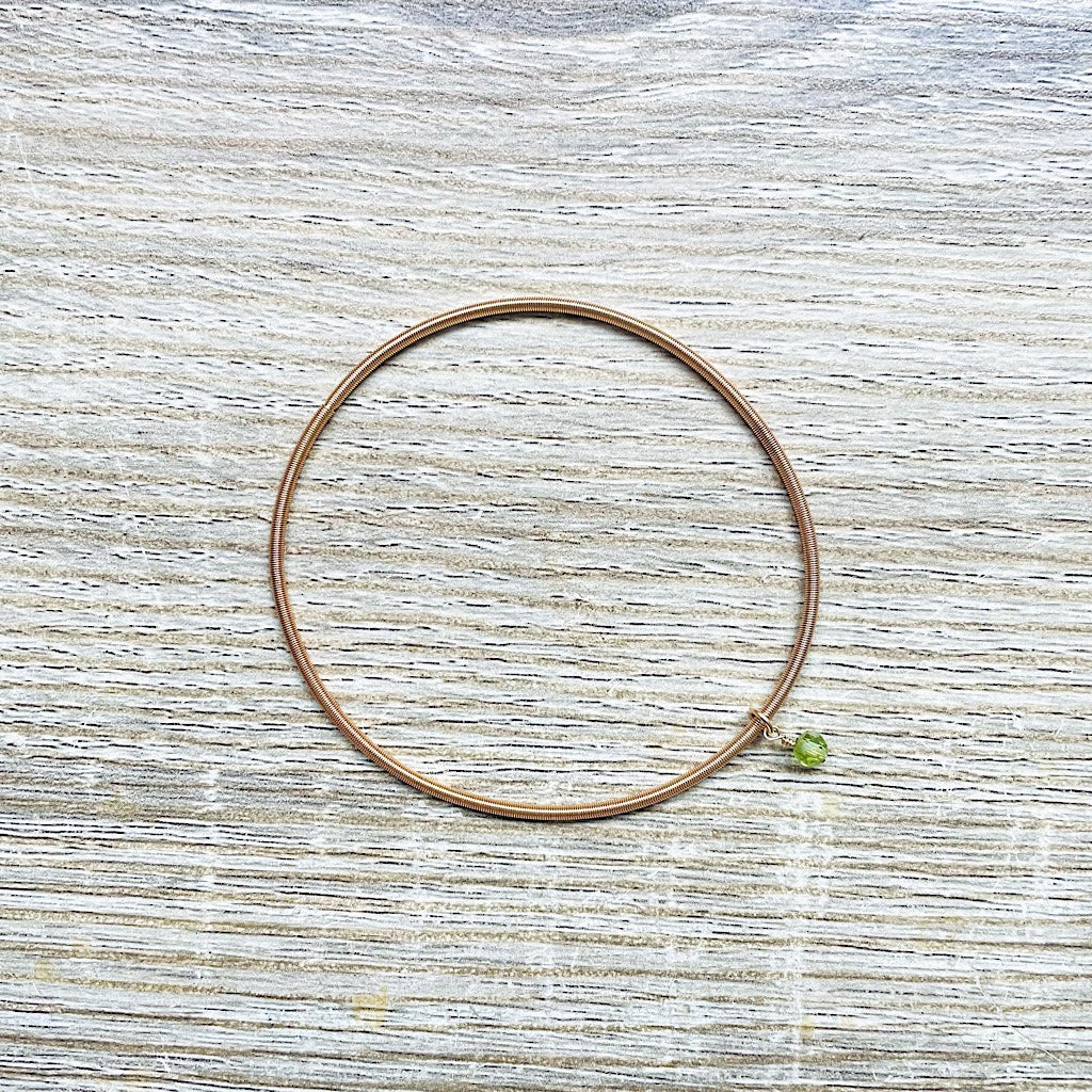bracelet-jonc-aout-peridot-dore