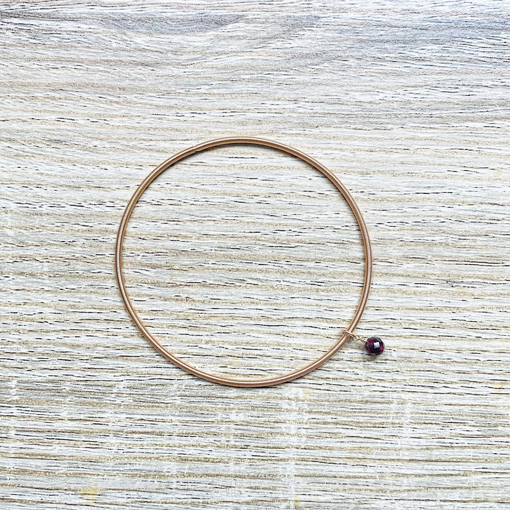 bracelet-jonc-janvier-grenat-dore
