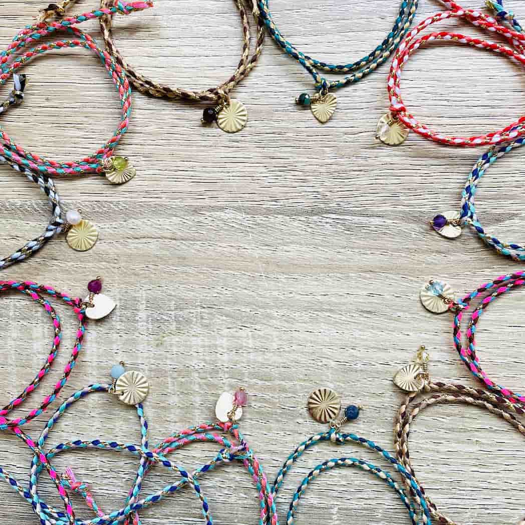 Bracelet pierre de naissance multicolore à nouer