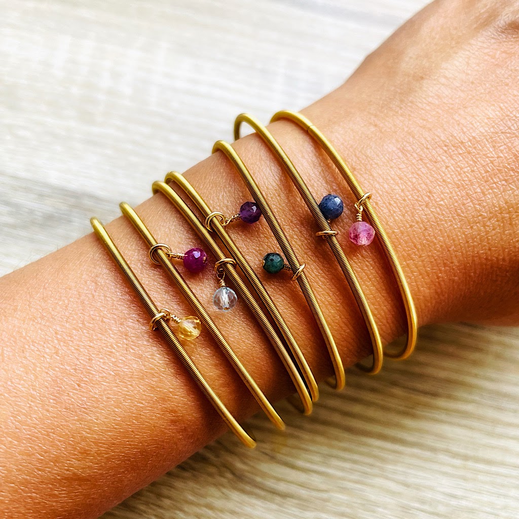 bracelets-joncs-7-chakras-poignet