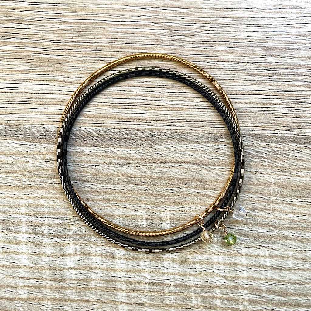 bracelets-joncs-pierres-naturelles-noir-dore