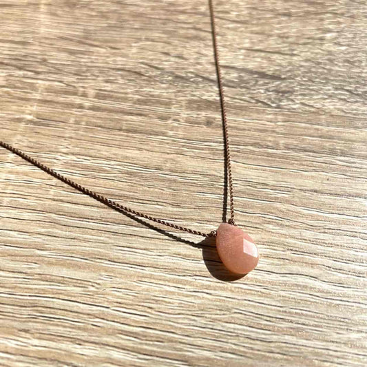 Collier Pierre de Soleil goutte cordon zoom