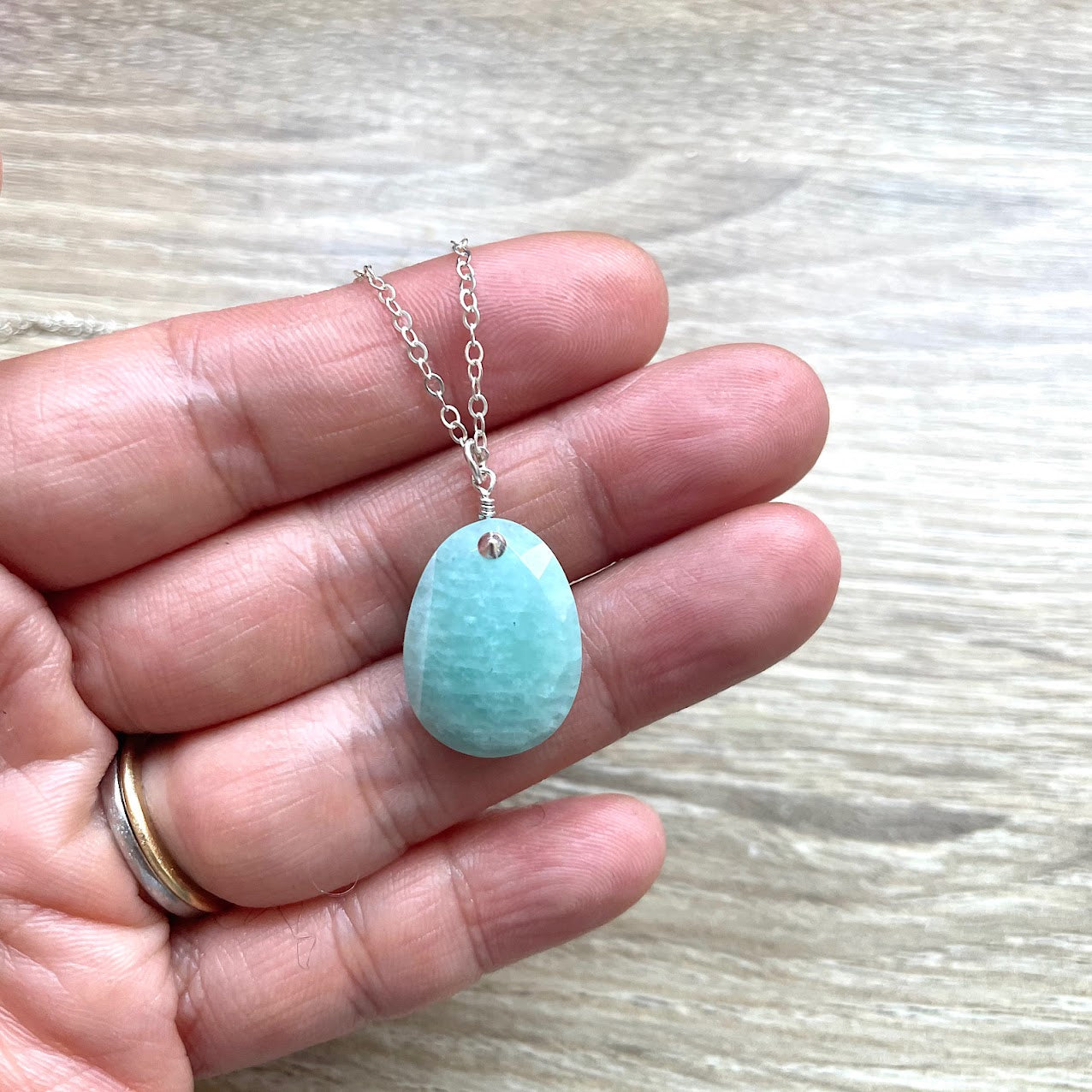 collier-amazonite-main-argent