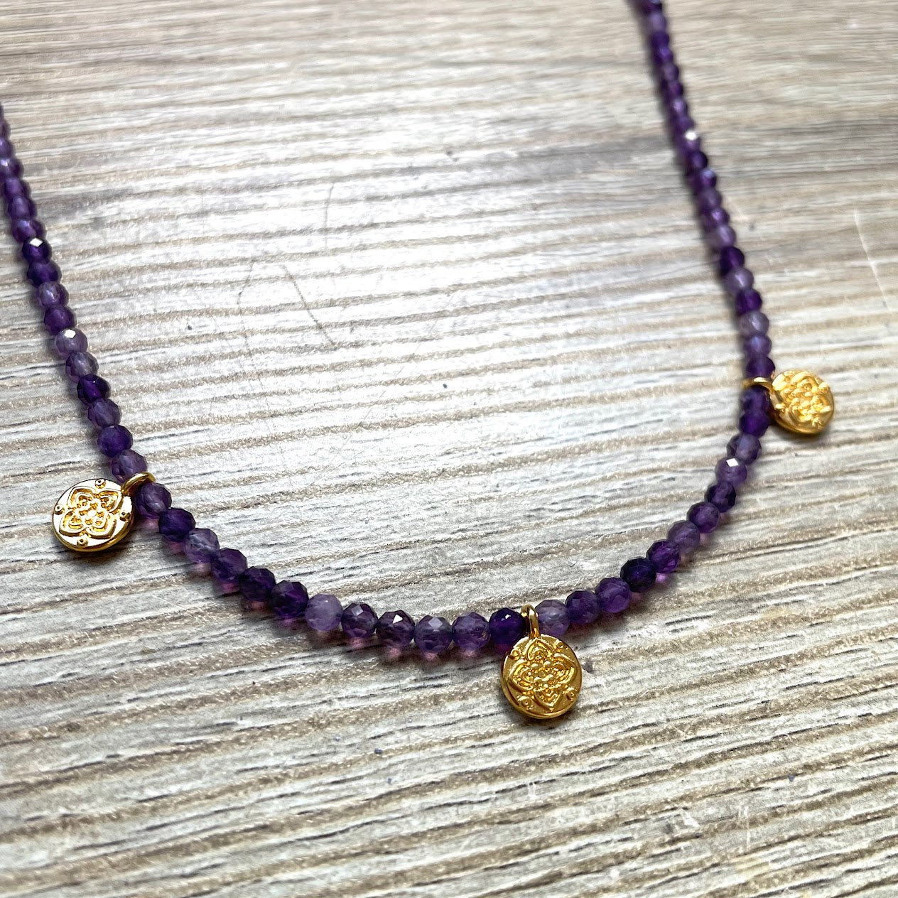 collier-amethyste-medailles-celeste-zoom
