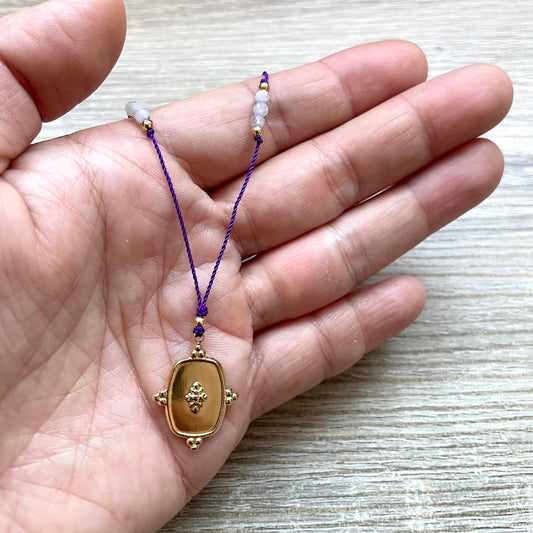 Collier Améthyste et médaillon floral - Intuition et Épanouissement personnel- Ava