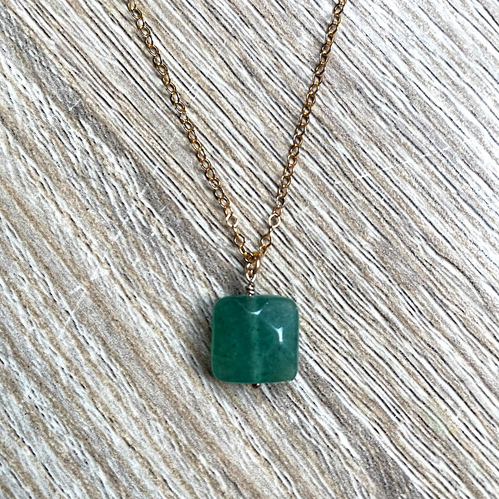 Collier pierres naturelles carrées Mia