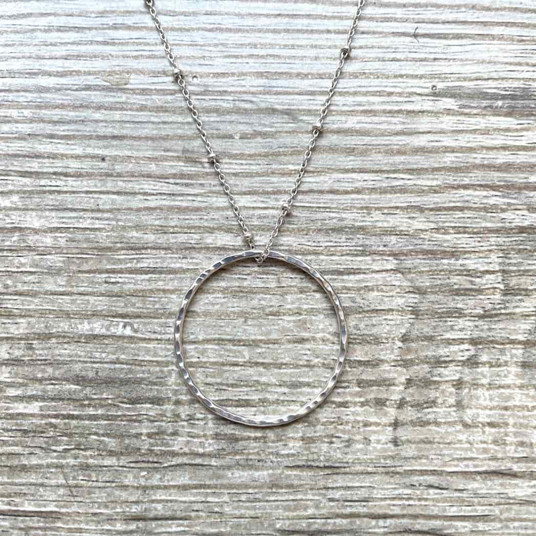 Collier cercle martelé argent massif