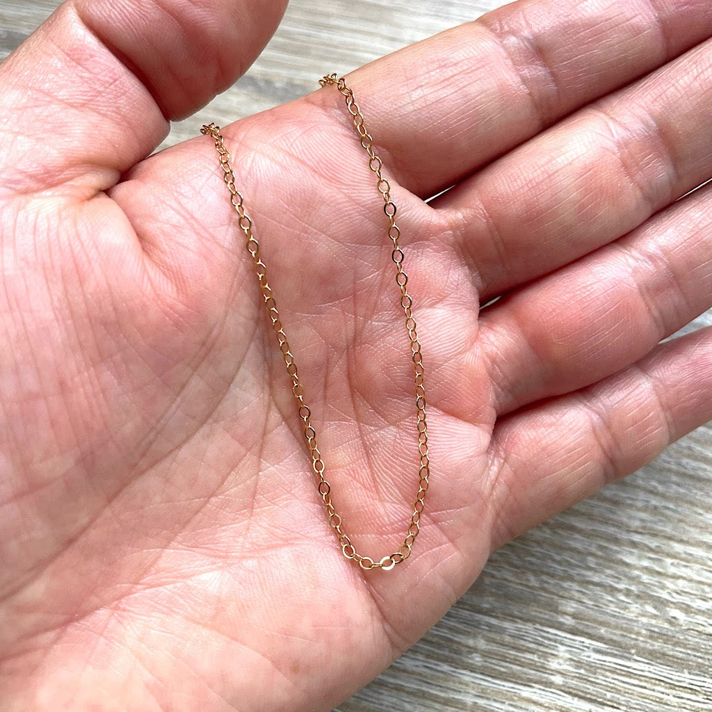 collier-chaine-fine-plaque-or