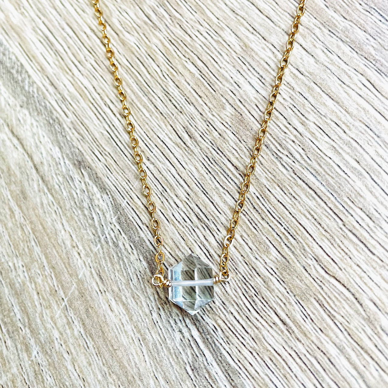 collier-diamant-herkimer-cristal-roche-plaque-or