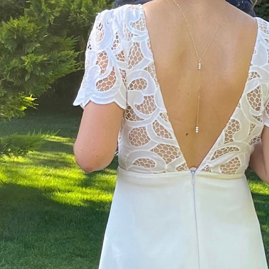 collier-dos-mariage-perles-porte