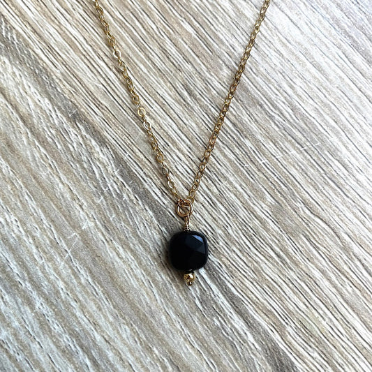 collier-fin-agate-noire-plaque-or