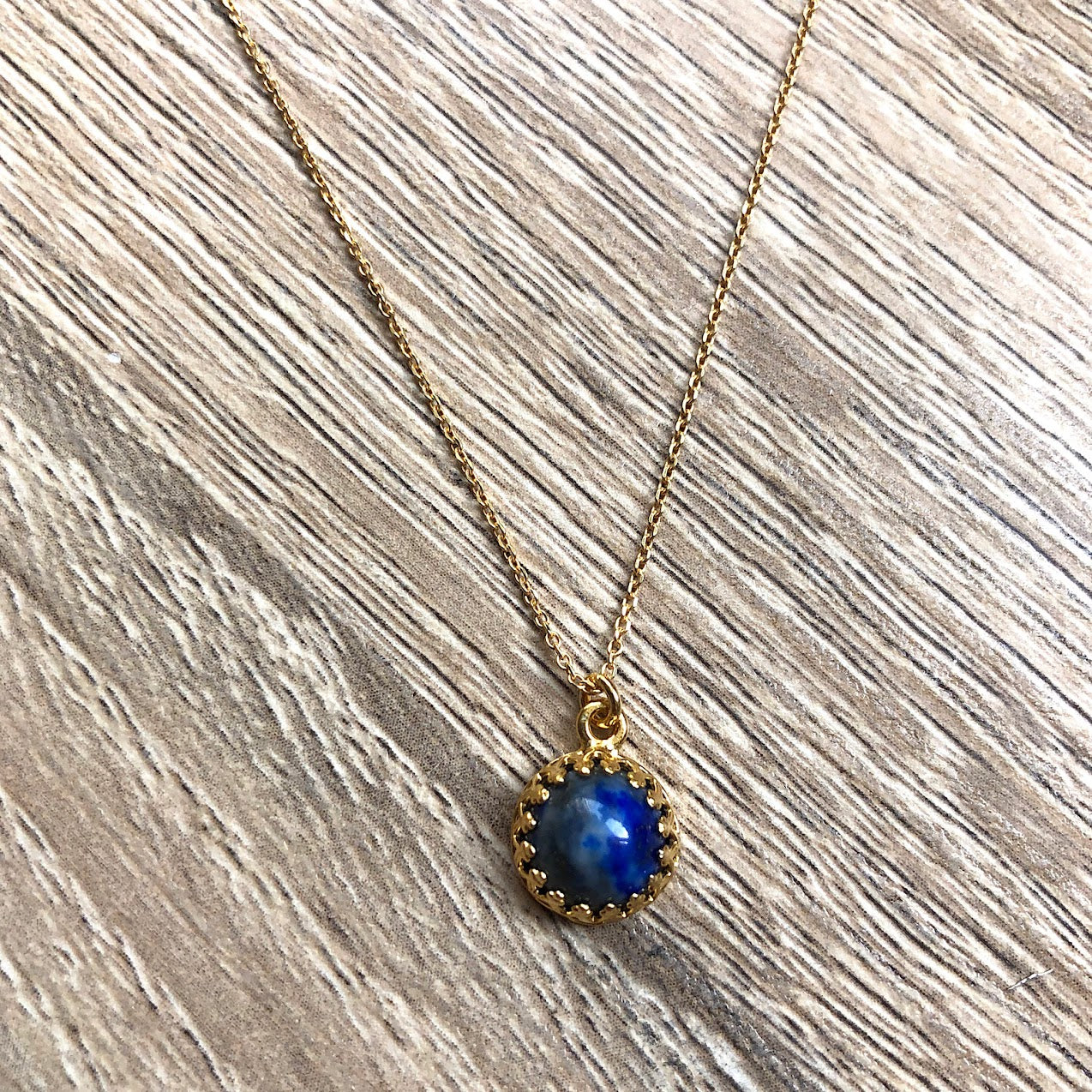 collier-fin-lapis-lazuli-argent-dore