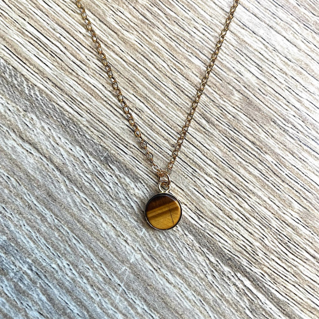 collier-fin-oeil-tigre-plaque-or-2