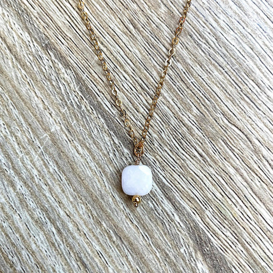 collier-fin-opale-plaque-or