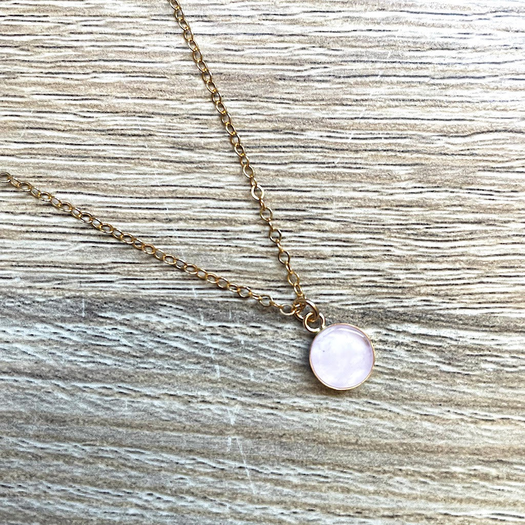 collier-fin-quartz-rose-plaque-or
