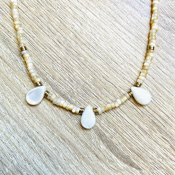 collier-nacre-beige-hematite-dore-zoom