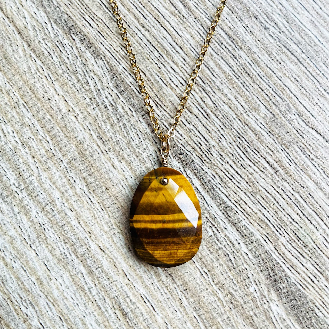 collier-oeil-tigre-plaque-or
