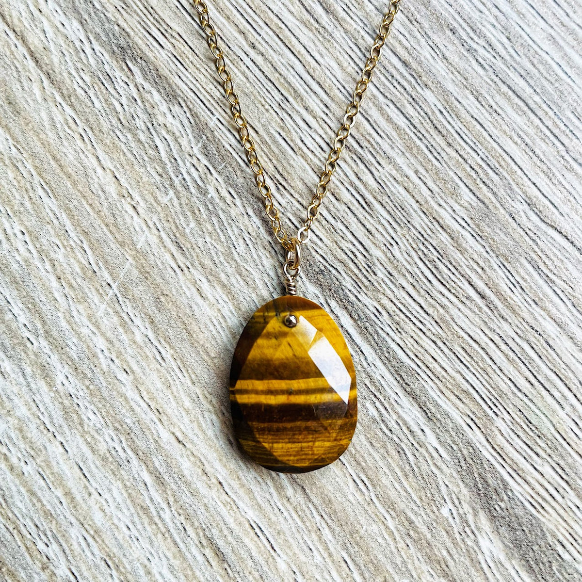 collier-oeil-tigre-plaque-or