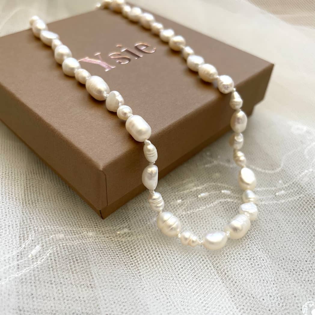 Collier perles blanches