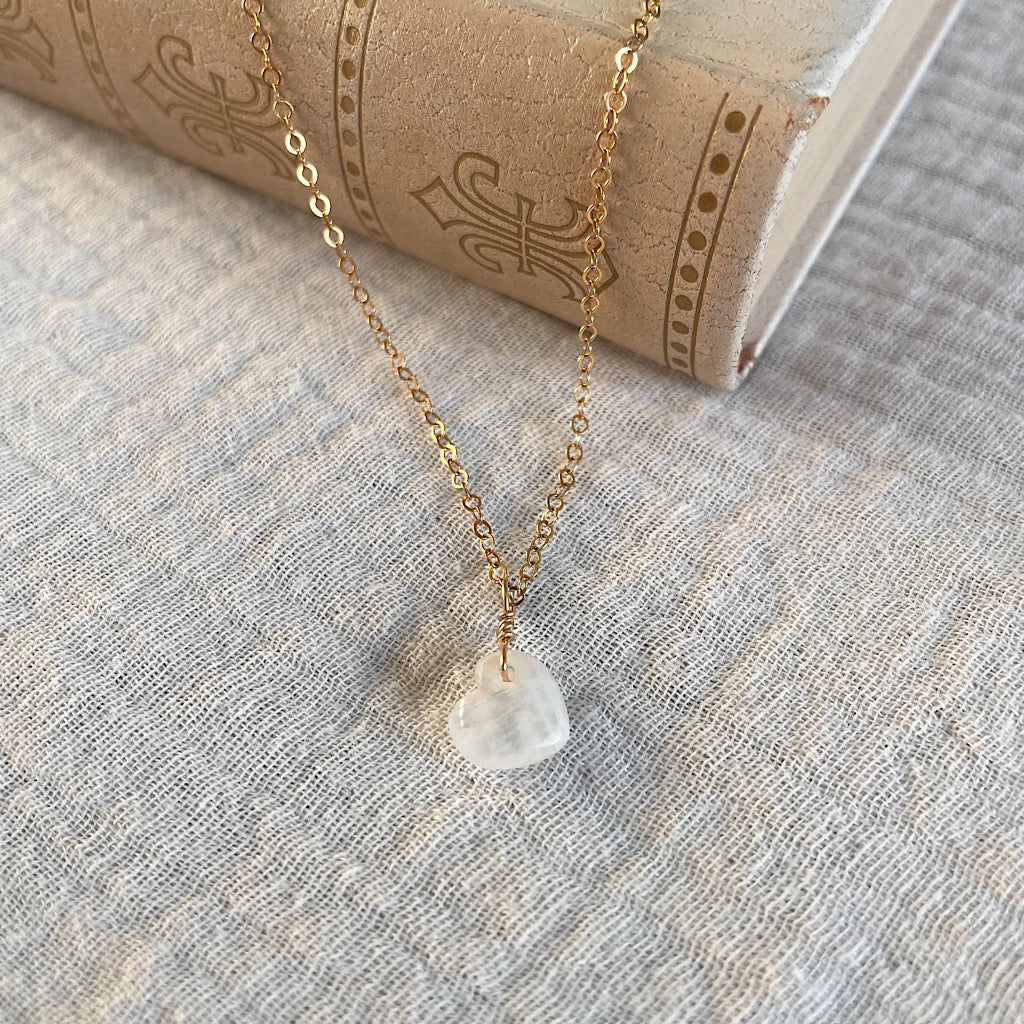 collier-pierre-lune-coeur