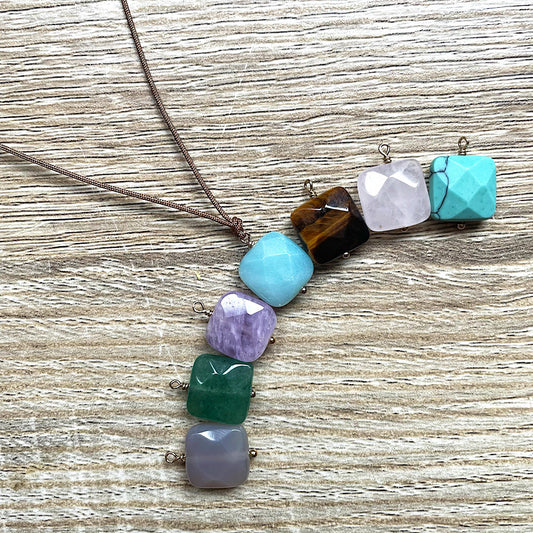 collier-pierres-naturelles-carrees-cordon