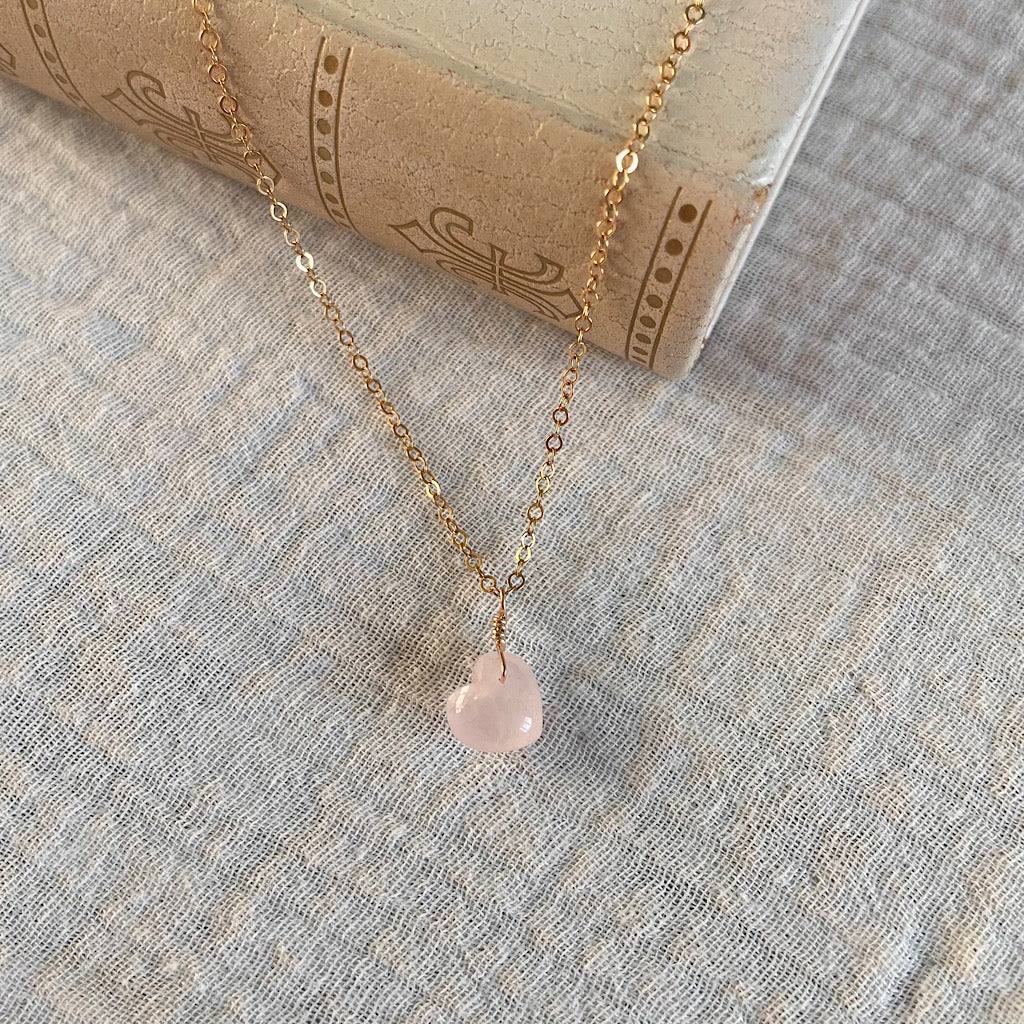 collier-quartz-rose-coeur