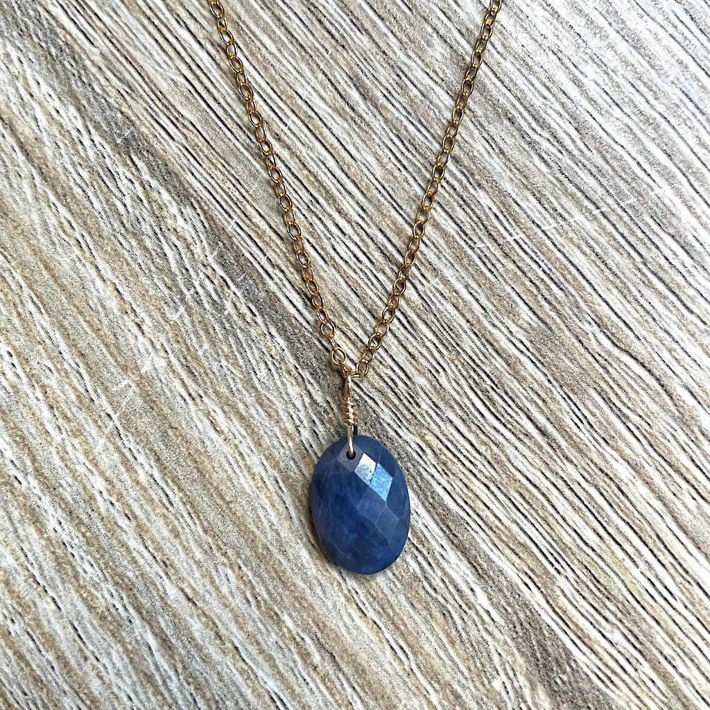 collier-saphir-plaque-or