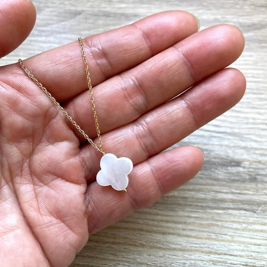 Collier trèfle nacre blanche