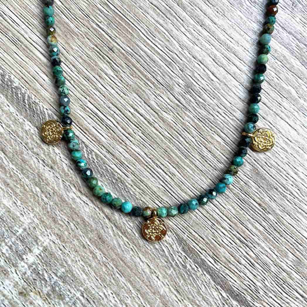 Collier perles en pierres naturelles médailles Céleste