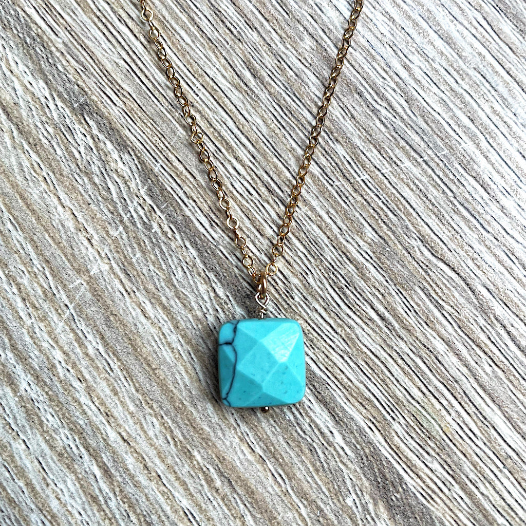Collier pierres naturelles carrées Mia