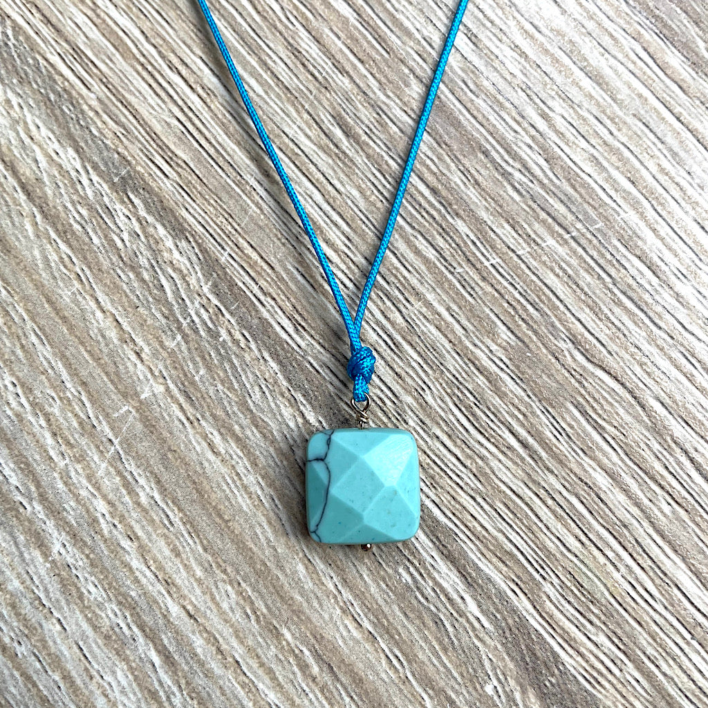 collier-turquoise-howlite-cordon-bleu