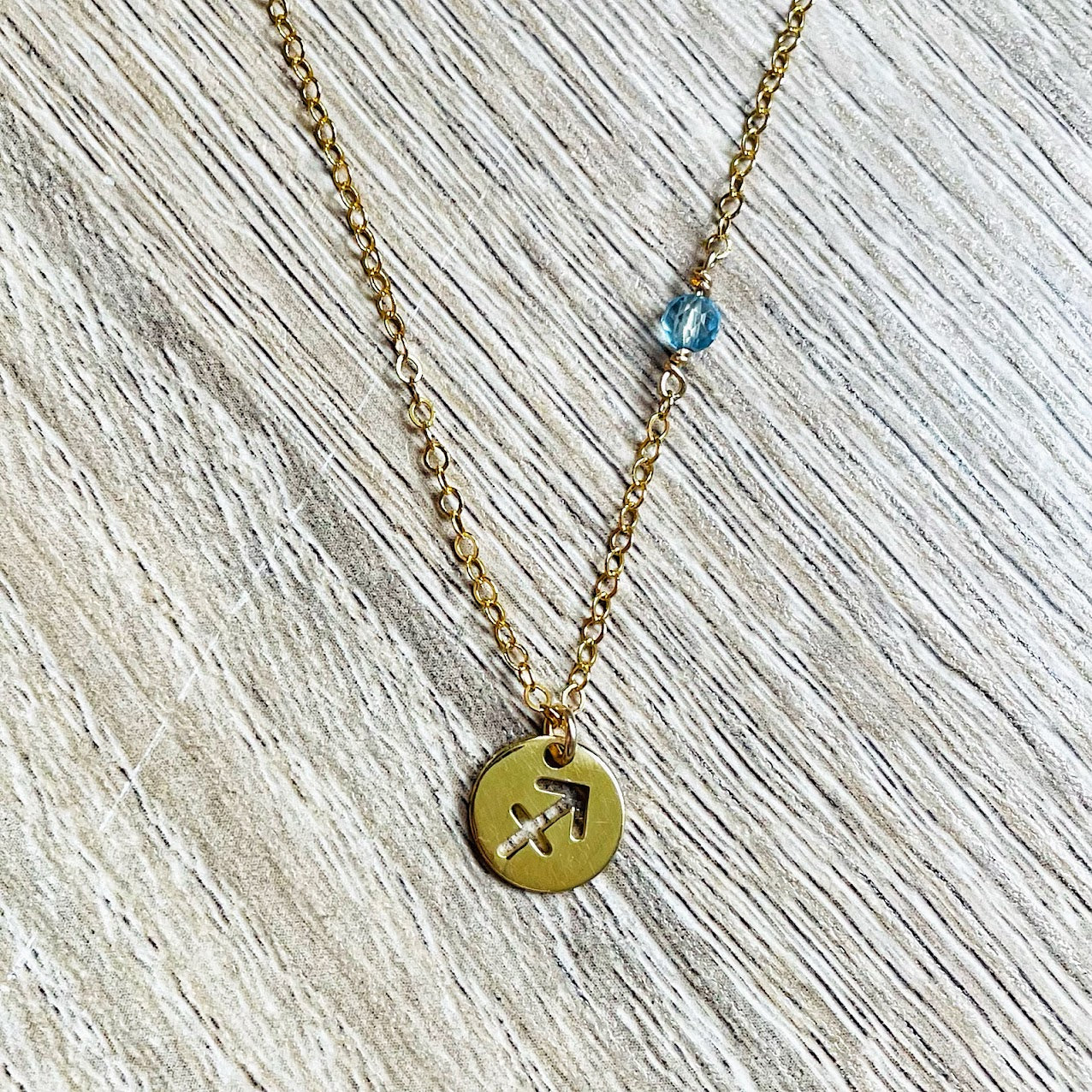 collier-zodiaque-astrologique-sagittaire-topaze-plaque-or