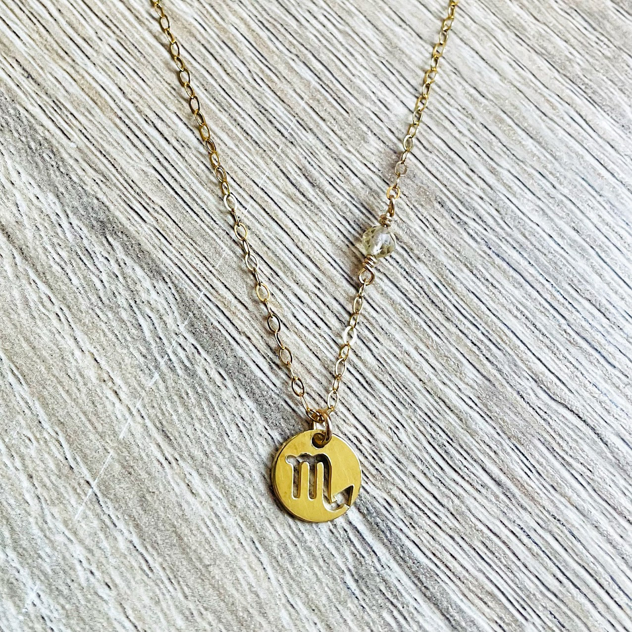 collier-zodiaque-scorpion-citrine-plaque-or