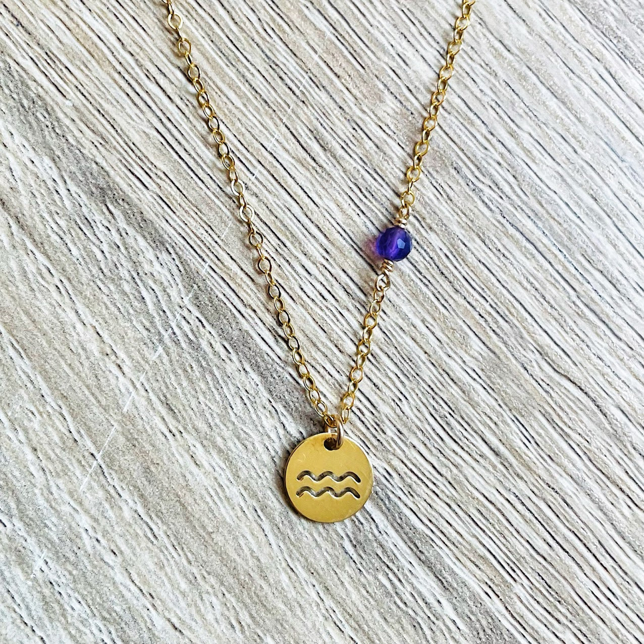 collier-zodiaque-verseau-amethyste-plaque-or