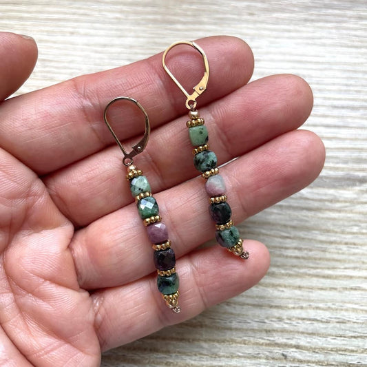 Boucles d'oreilles pendantes en Rubis Zoïsite