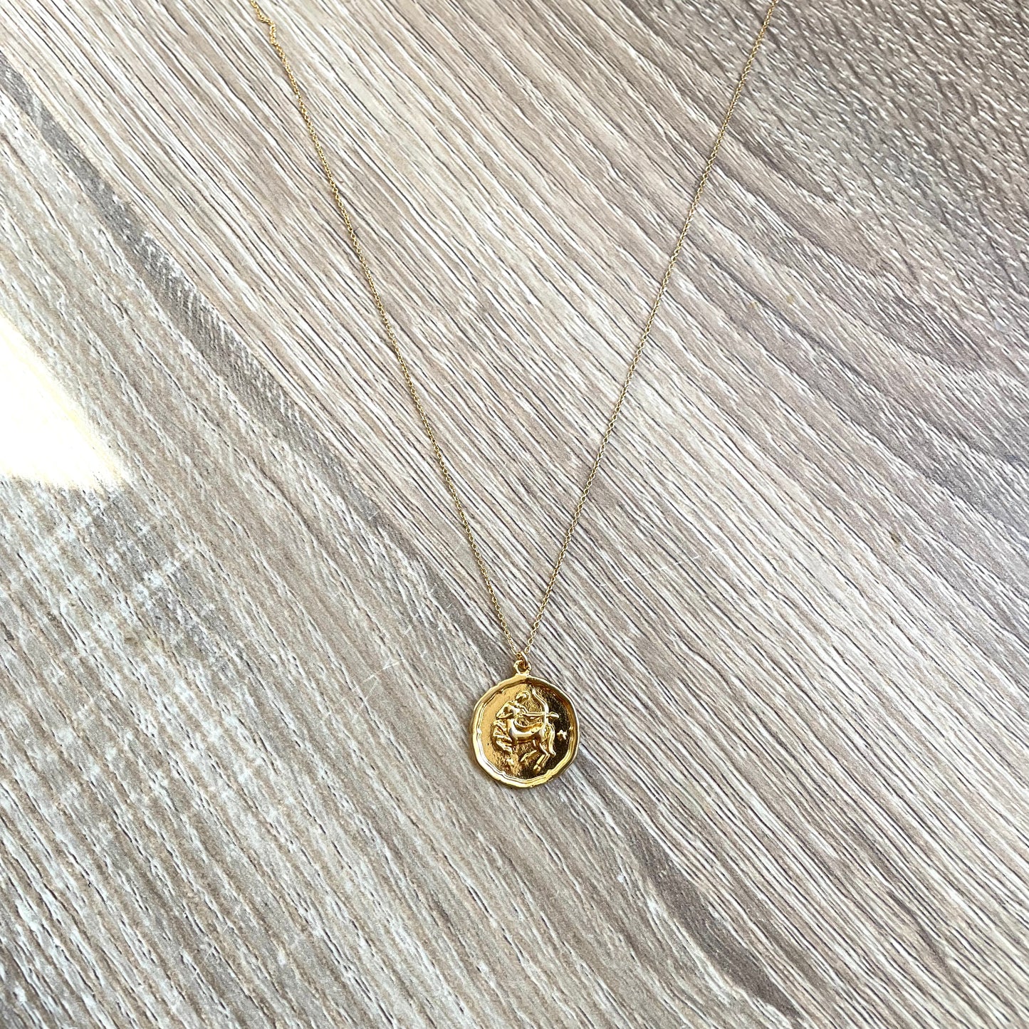 Collier Médaille Sagittaire doré modèle unique