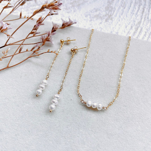 parure-bijoux-perles-blanches-triptyque-ode-zoom