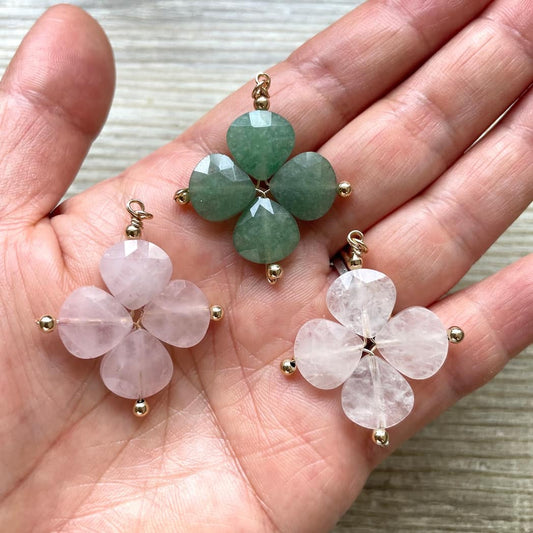 Pendentif trèfle en pierre naturelle
