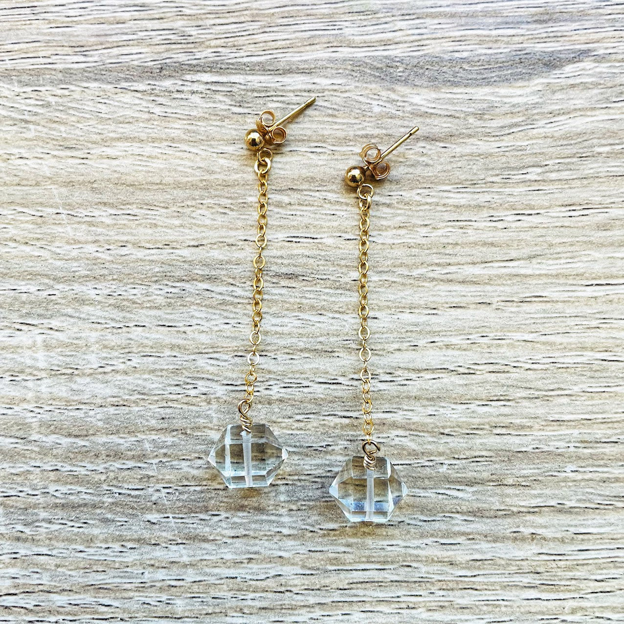 puces-oreilles-chaine-diamant-herkimer-cristal-roche-plaque-or