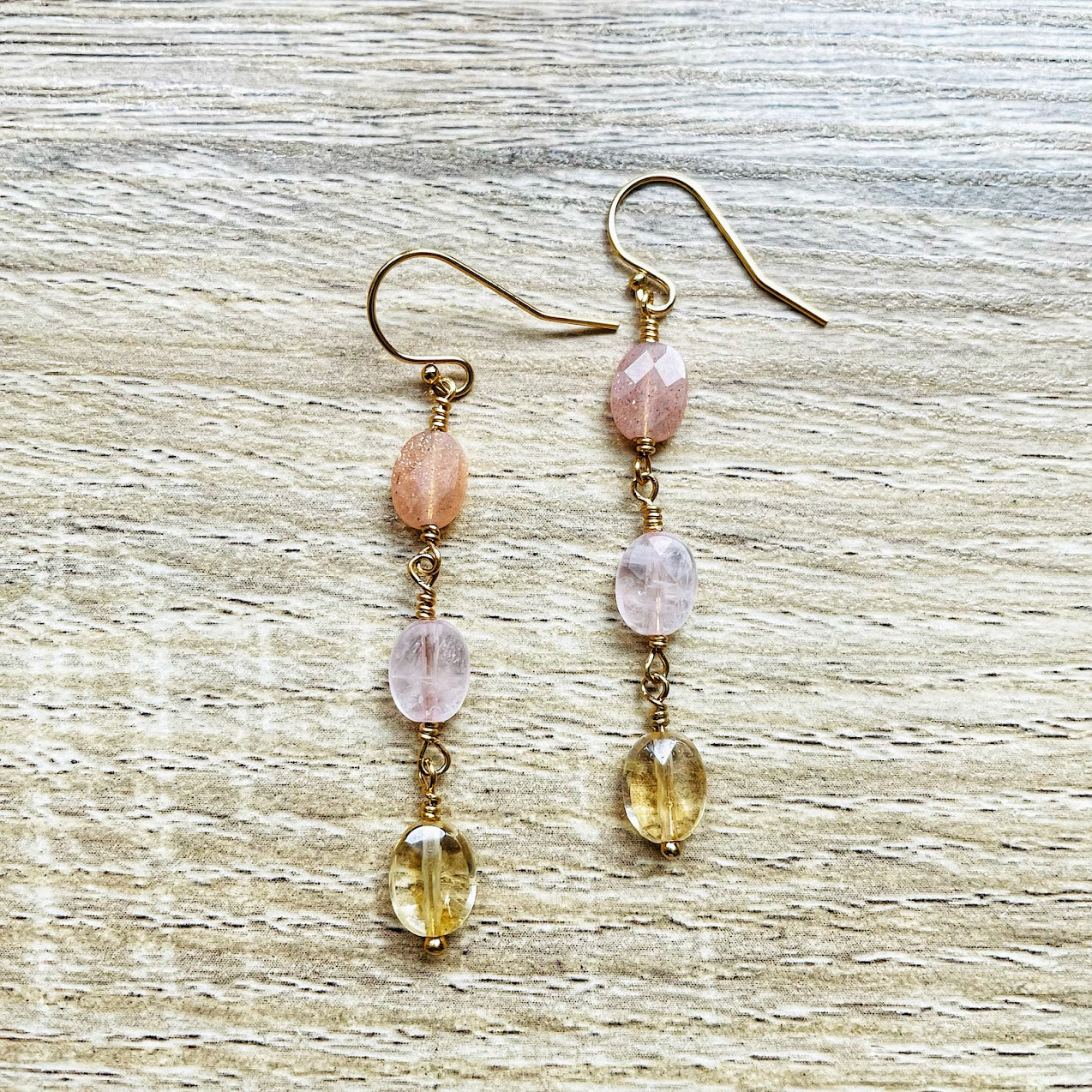 boucles-oreilles-pierres-naturelles-rose-plaque-or