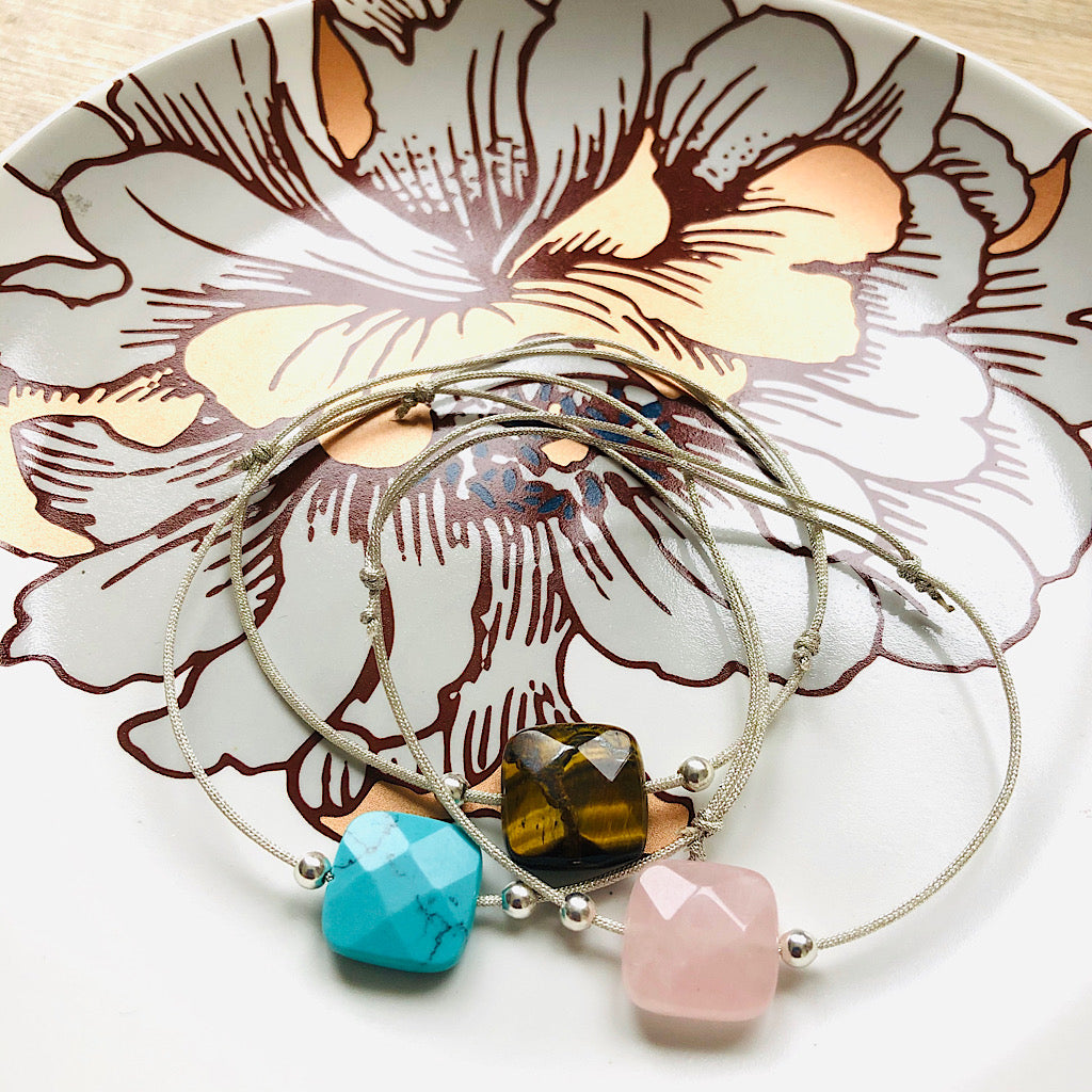 bracelet-cordon-coulissant-pierres-naturelles-carre-argent