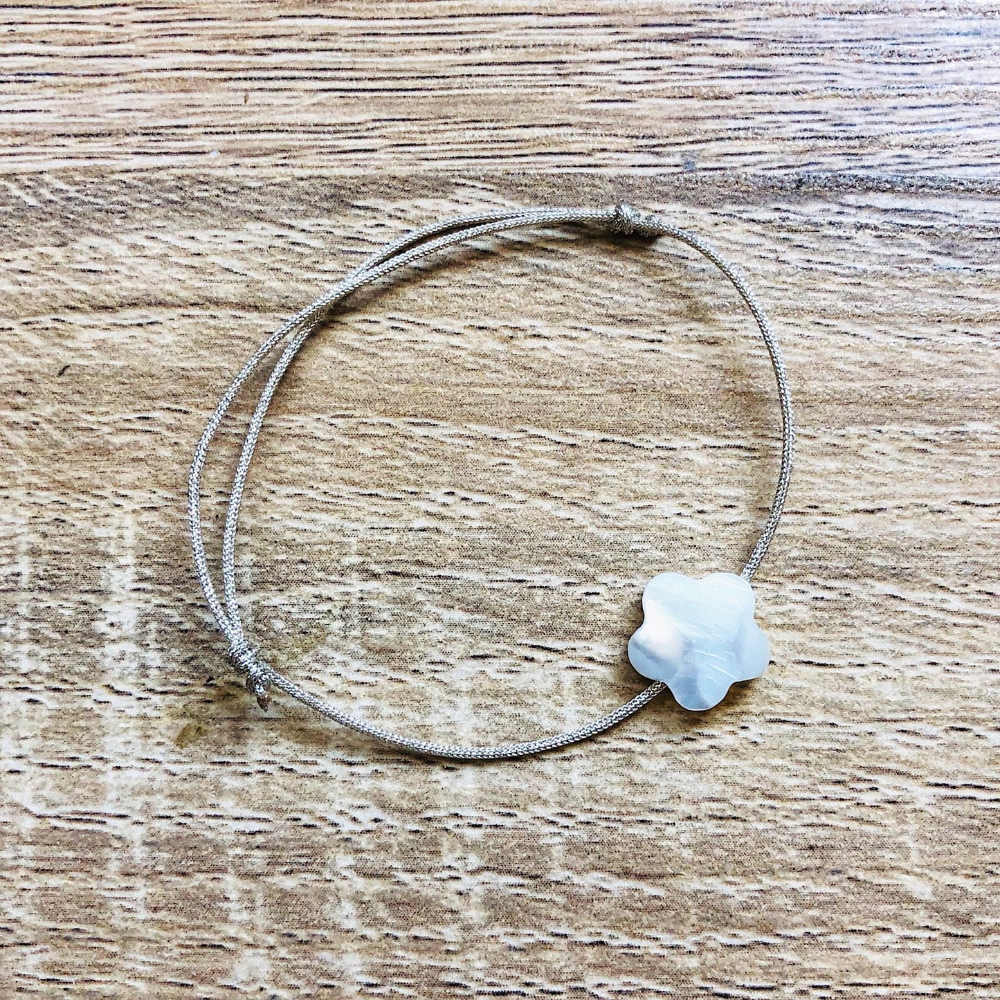 bracelet-fleur-nacre-argente