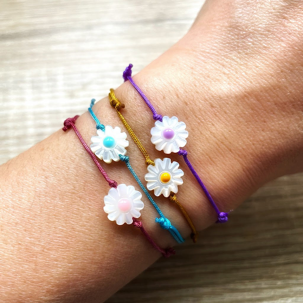bracelet-cordon-reglable-fleur-paquerette-marguerite-nacre