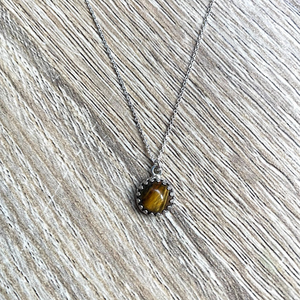 collier-fin-œil-tigre-marron-argent-massif
