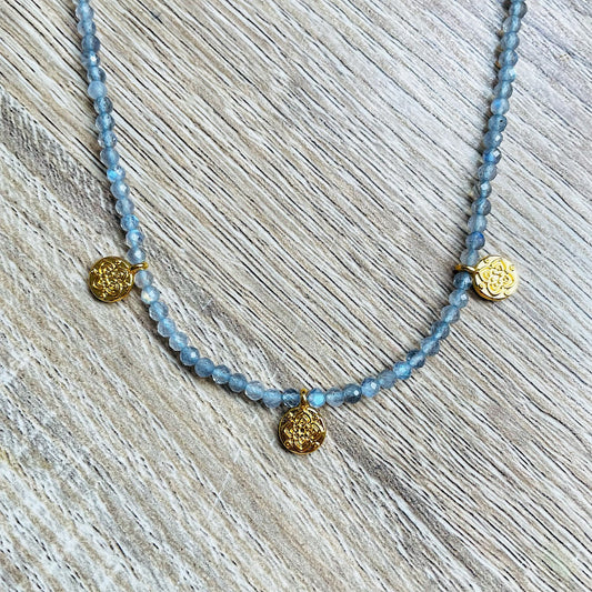 collier-medailles-labradorite-gris