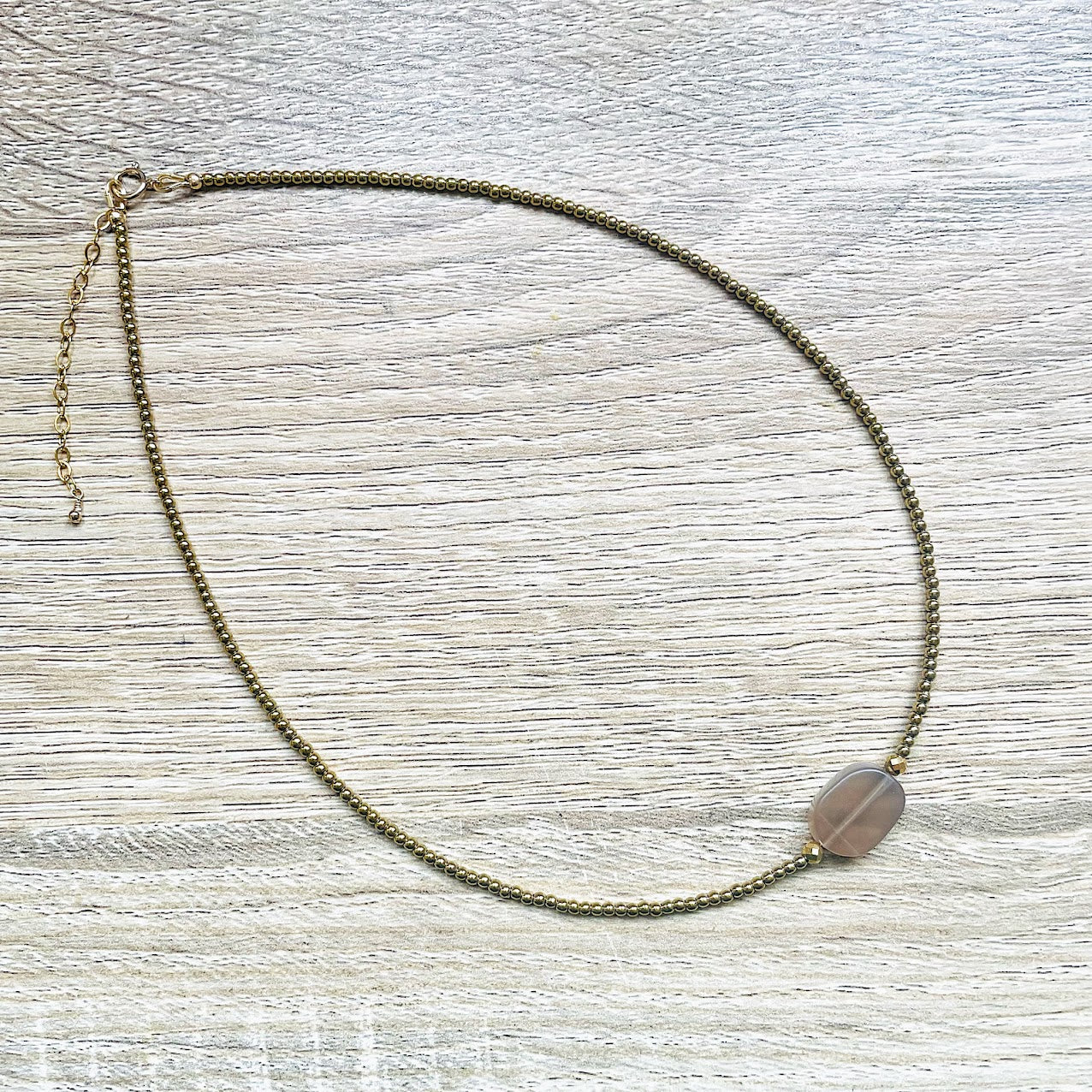 collier-hematite-pierre-soleil-entier