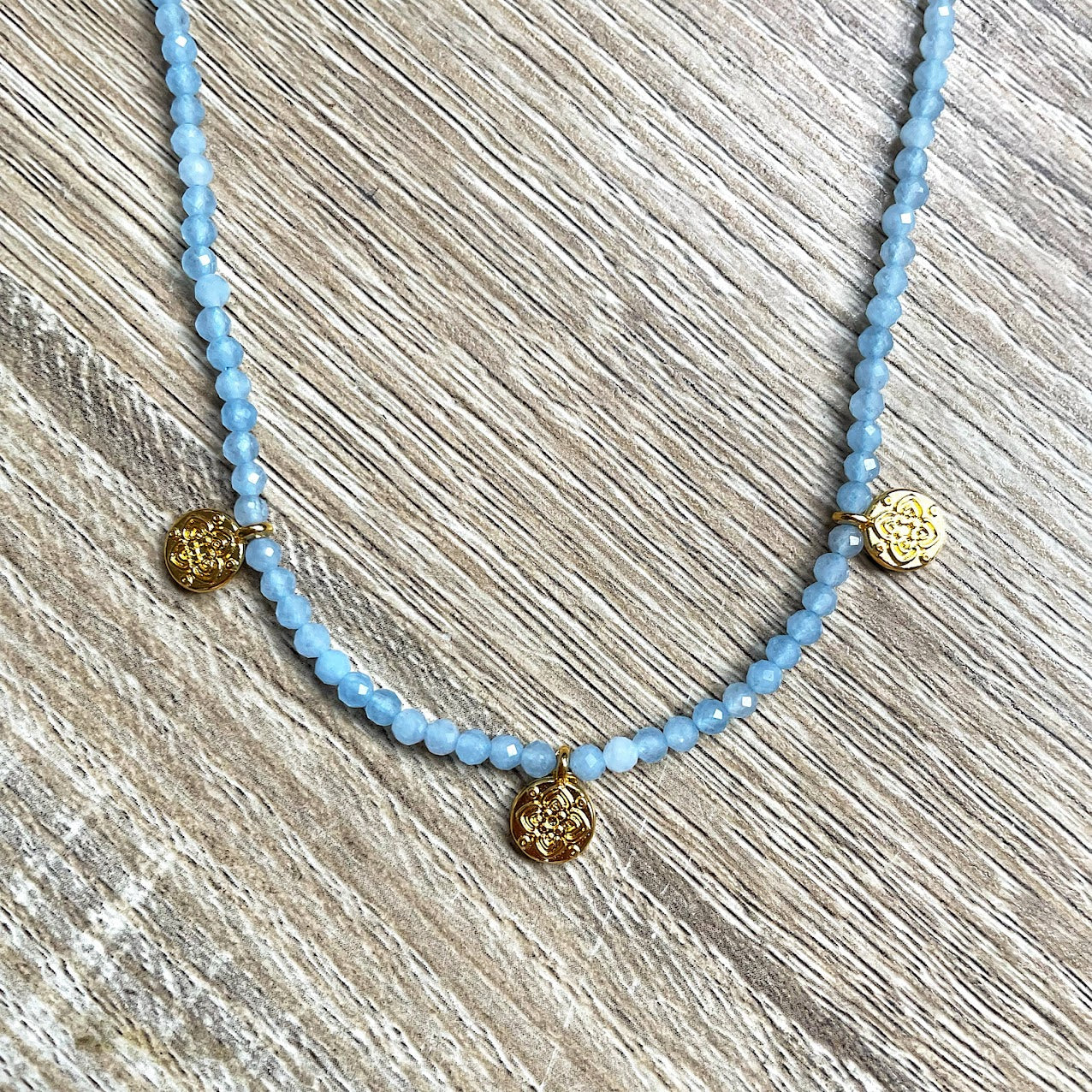 collier-medailles-saphir-bleu