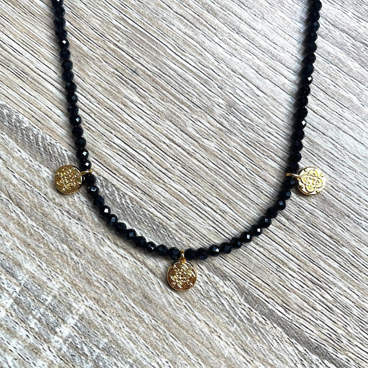 collier-medailles-spinelle-noir